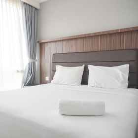 Bedroom 1 อพาร์ตเมนต์ Menteng Park 2BR ที่ดูทันสมัยและสะดวกสบายโดย Travelio, โรงแรม & ที่พัก Munik Restoran