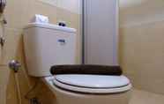Toilet Kamar 5 Scenic 2BR Apartment at Grand Setiabudi By Travelio