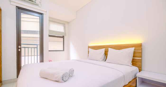 Bilik Tidur Comfy and Modern Studio at Transpark Cibubur Apartment By Travelio