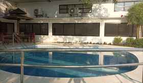 Swimming Pool 4 RedDoorz @ Covelandia Garden Resort Nueva Ecija