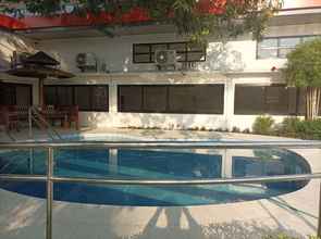 Swimming Pool 4 RedDoorz @ Covelandia Garden Resort Nueva Ecija