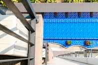 Swimming Pool Modern Look Studio Apartment at 17th Floor Azalea Suites By Travelio