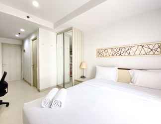 Bilik Tidur 2 Modern Look Studio Apartment at 17th Floor Azalea Suites By Travelio