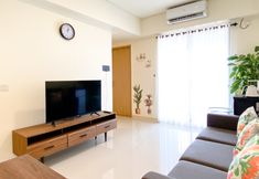 พื้นที่สาธารณะ 2 Homey and Spacious 2BR at Meikarta Apartment By Travelio