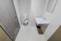 Toilet Kamar Homey and Compact Studio Tamansari Bintaro Mansion Apartment By Travelio