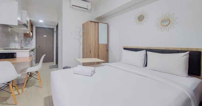 Kamar Tidur Homey and Compact Studio Tamansari Bintaro Mansion Apartment By Travelio