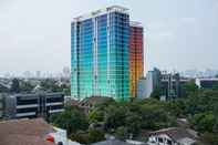 Bangunan Elegant and Spacious 1BR Apartment Pejaten Park Residence By Travelio