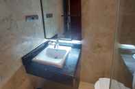 Toilet Kamar Grand Qin Hotel Banjarbaru