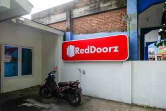 Exterior 4 RedDoorz Syariah @ Griya Merbotan Demak