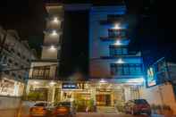 Bangunan Aura One Hotel