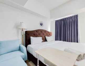 Bilik Tidur 2 Comfortable and Tidy Studio Apartment at Tamansari Bintaro Mansion By Travelio