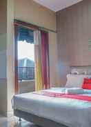 BEDROOM RedDoorz near Kemang Square