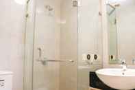 In-room Bathroom Elegant and Strategic 2BR at The Mansion Kemayoran Apartment By Travelio