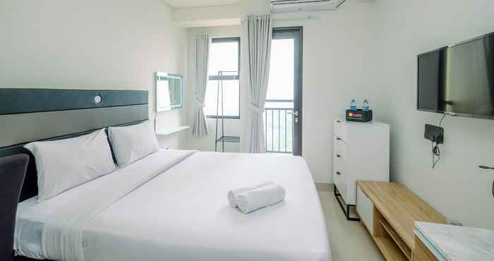 Bedroom Modern and Comfy Studio Transpark Cibubur Apartment By Travelio