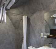 In-room Bathroom 6 Wonderland Resort Phan Thiet