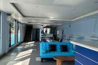 Lobi Blue Moon Hotel