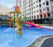 Swimming Pool 5 Cozy and Minimalist Studio Transpark Juanda Bekasi Timur Apartment By Travelio