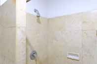 Toilet Kamar Great 2BR at Apartment Braga City Walk By Travelio