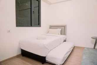 Kamar Tidur 4 Homey and Wonderful 3BR Sky House BSD Apartment By Travelio