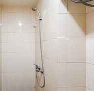 In-room Bathroom 4 Best Deal and Modern Studio Vida View Makassar Apartment By Travelio