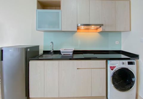 Common Space Elegant and Good Choice Studio Menteng Park Apartment By Travelio