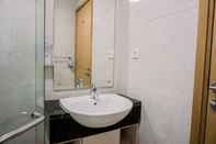 In-room Bathroom Comfy and Nice 1BR at The Mansion Kemayoran Apartment By Travelio