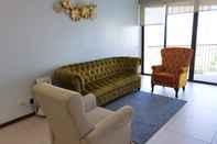 Lobby Tree Family Executive Suite 3 BR /8 PAX Gurney