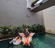 Swimming Pool 4 Kamaniya Villa Batu