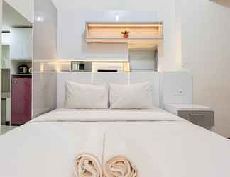 Kamar Tidur 2 Homey and Cozy Living Studio Vida View Makassar Apartment By Travelio