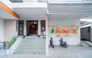 Exterior 7 Urbanview Hotel Bubusini Batu by RedDoorz