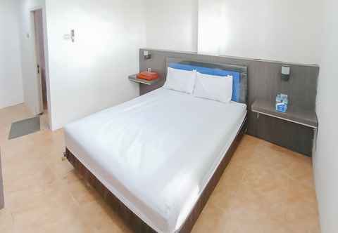 Bedroom RedDoorz Syariah near Q-Mall Banjarbaru