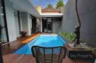 Lobi Family's Room - Three Bedroom Pool