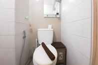 Phòng tắm bên trong Relaxing Studio at Apartment Taman Melati Sinduadi By Travelio