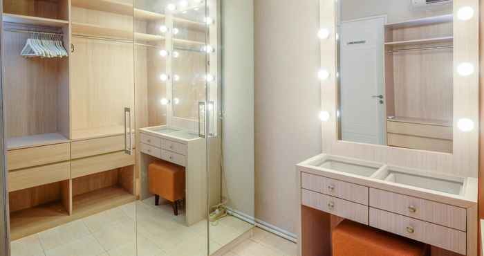 Kamar Tidur Comfort and Elegant 2BR Apartment at FX Residence By Travelio