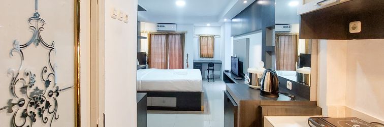 Lobby Warm and Homey Studio Apartment at Mansyur Residence By Travelio