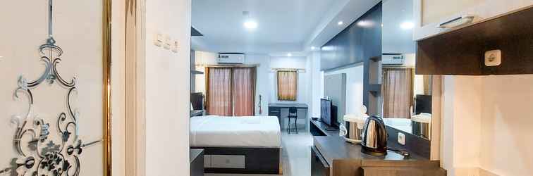 Sảnh chờ Warm and Homey Studio Apartment at Mansyur Residence By Travelio