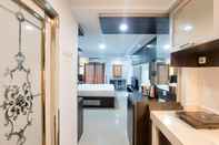 Sảnh chờ Warm and Homey Studio Apartment at Mansyur Residence By Travelio