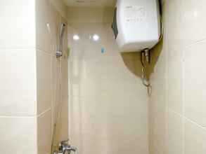 Toilet Kamar 4 Minimalist and Cozy 1BR Oasis Cikarang Apartment By Travelio