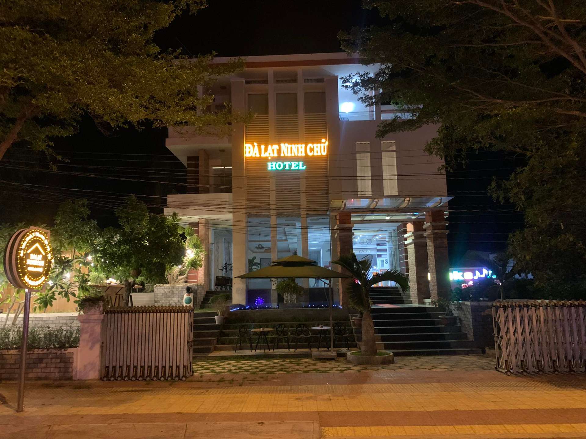 Da Lat Ninh Chu Hotel & Coffee Khách sạn gần biển Ninh Chữ