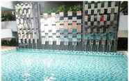 Kolam Renang 2 Neu Suites by PapayaStay