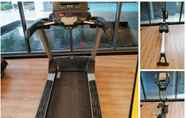 Fitness Center 4 Neu Suites by PapayaStay