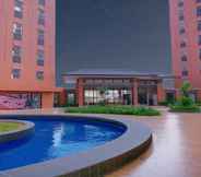 Swimming Pool 5 Apartemen Transpark Juanda Bekasi by Nusalink