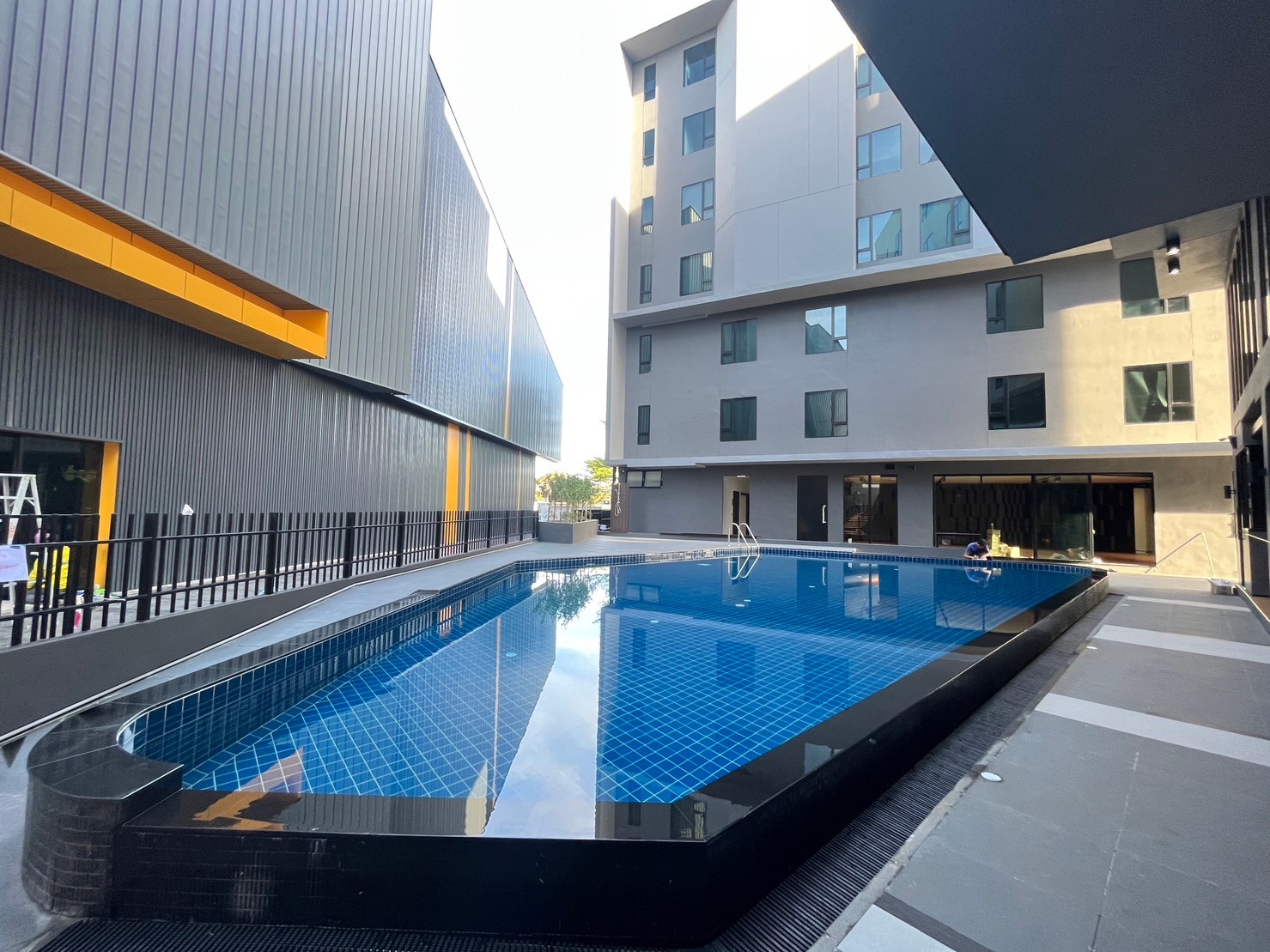 Swimming Pool 6 9D City & 9D Express Hotel