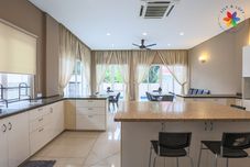 Ruang Umum Private Studio in Bungalow by LilyandLoft