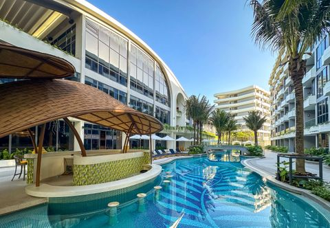 Hồ bơi La Green Hotel & Residence