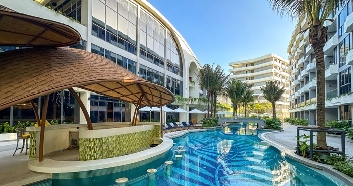 Hồ bơi La Green Hotel & Residence