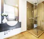 In-room Bathroom 5 Unixx Condo South Pattaya