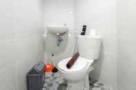 Toilet Kamar Homey and Best Deal Studio Apartment Amartha View By Travelio