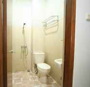 In-room Bathroom 4 Heryon Hotel