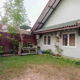 Exterior / Building 1 RedDoorz near Institut Pertanian Yogyakarta, Abhayagiri Restaurant Hotels